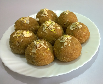 choorma ke laddu Jalali Wale's Gazak And Sweets Madar Gate Aligarh